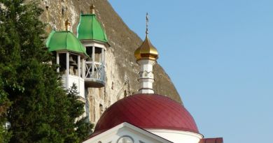 Экскурсия из Севастополя: Инкерман.  Завод марочных вин. Крепость. Монастырь фото 5743