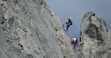 Спуск со скалы Парус