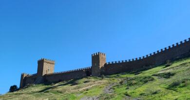 Экскурсия из Севастополя: По следам итальянцев в страну Солнца : Судак и Нов фото 16082