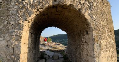 Экскурсия из Севастополя: Инкерман: пещерный монастырь, средневековая крепос фото 16285